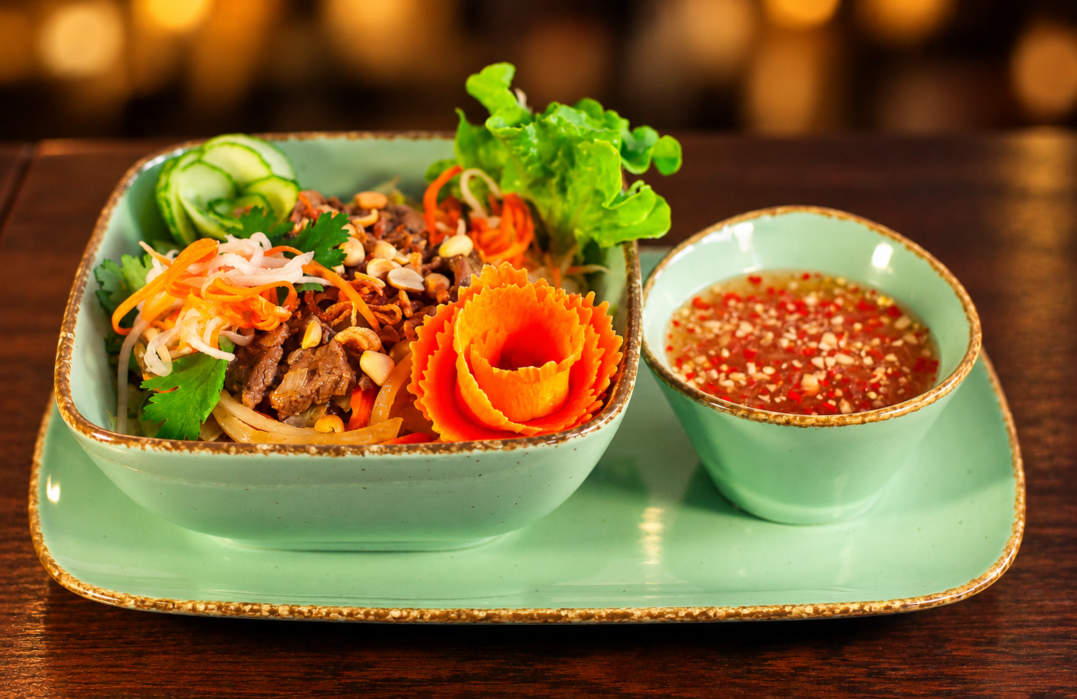 Bún Bò Xào mit gebratenem Rindfleisch und Reisnudeln